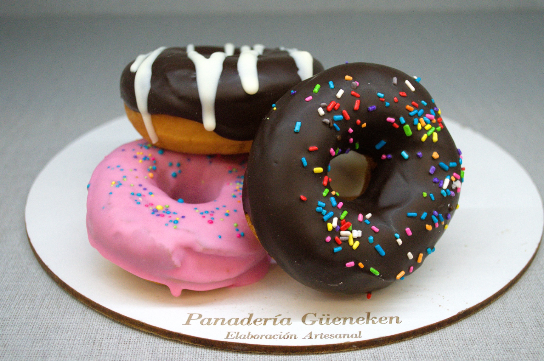 Donas artesanales glaseadas, Panadería Güeneken.