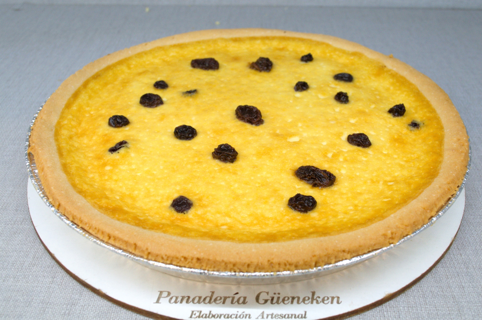 Tarta de crema con pasas de uva, receta artesanal Güeneken.