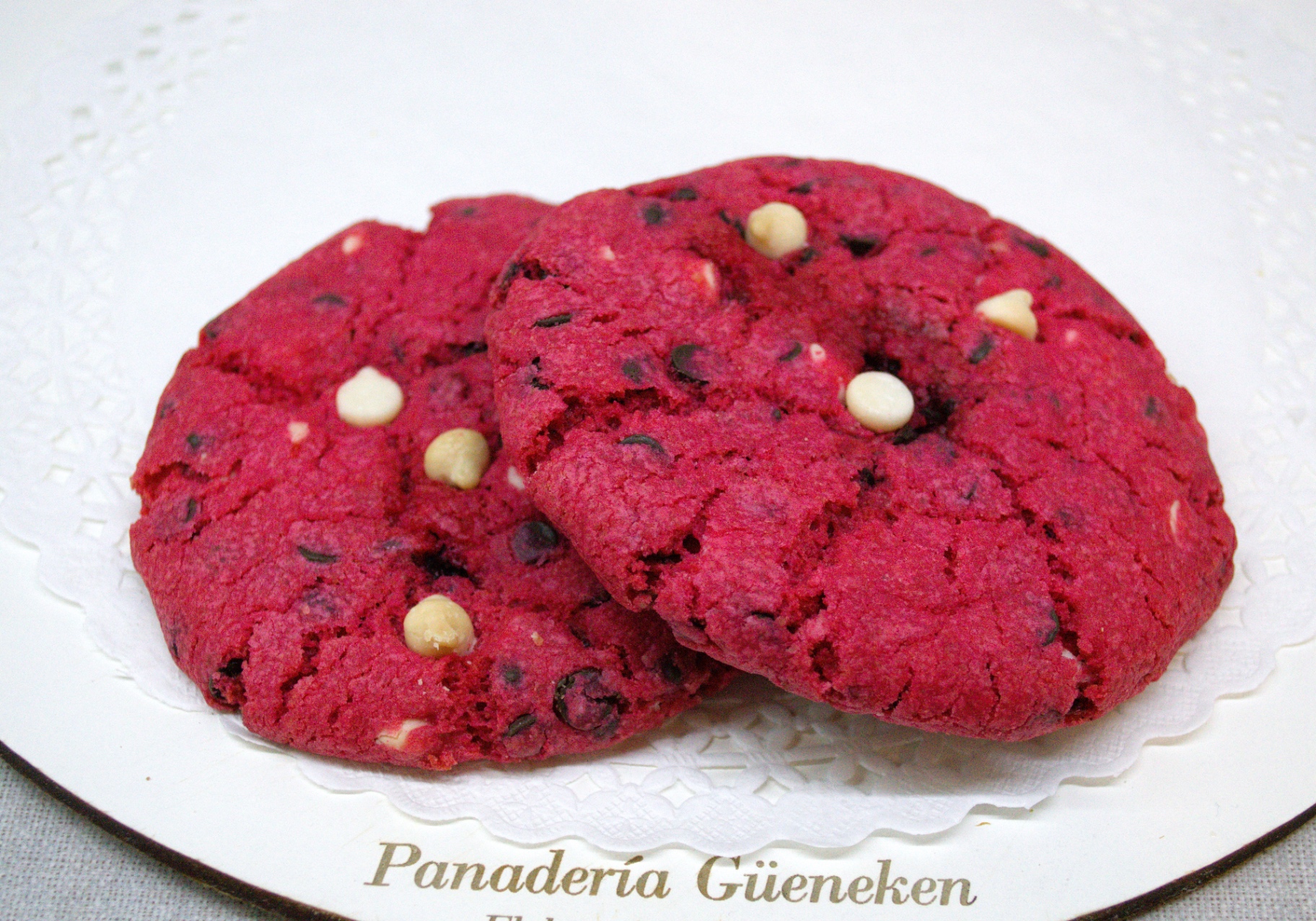 Cookies red velvet con chips de chocolate blanco, Panadería Güeneken Trelew.
