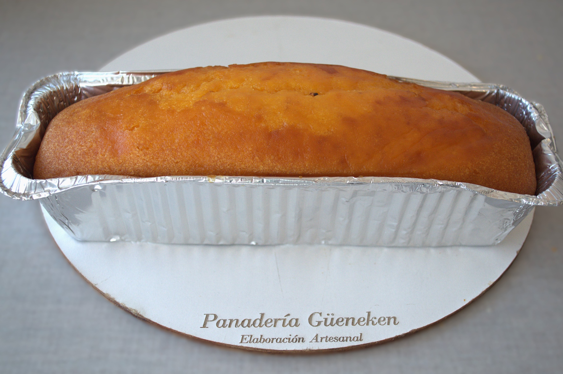 Budín de naranja recién horneado, Panadería Güeneken Trelew.